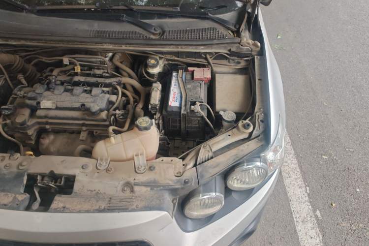 Used Chevrolet Aveo Sonic 2011 Sedan 1.4L Manual Transmission SE Engine Bay Left