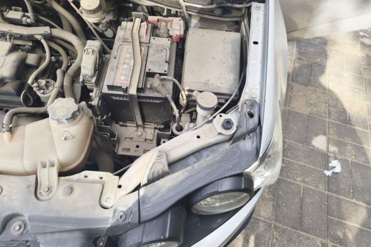 Used Chevrolet Aveo Sonic 2011 Sedan 1.4L Automatic SL Engine Bay Left