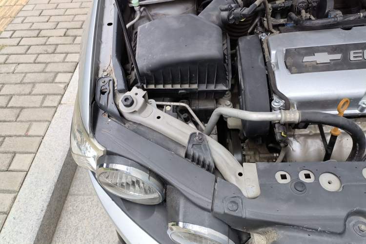 Used Chevrolet Aveo Sonic 2011 Hatchback 1.6L MT SX Engine Bay Right