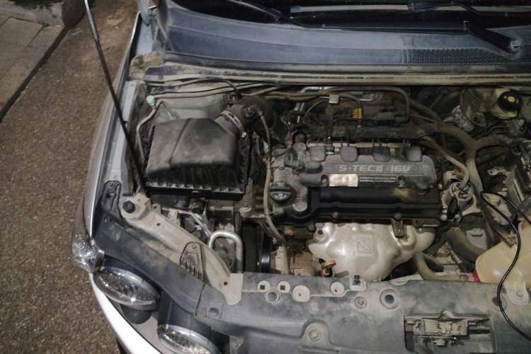 Used Chevrolet Aveo Sonic 2011 Hatchback 1.4L MT SE Engine Bay Right