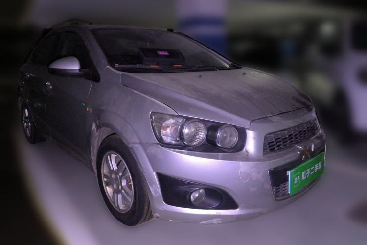 Used Chevrolet Aveo Sonic 2011 Sedan 1.4L Automatic SE Front Right 45 Deg