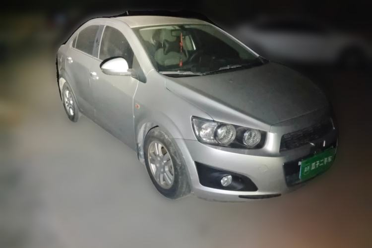 Used Chevrolet Aveo Sonic 2011 Sedan 1.4L Manual Transmission SE Front Right 45 Deg