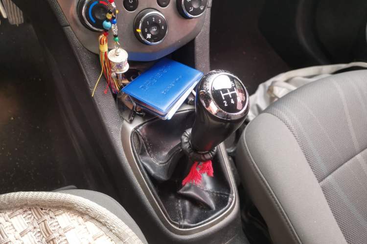 Used Chevrolet Aveo Sonic 2011 Sedan 1.4L MT SL Gear Lever