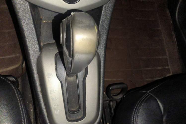 Used Chevrolet Aveo Sonic 2011 Sedan 1.4L Automatic SE Gear Lever