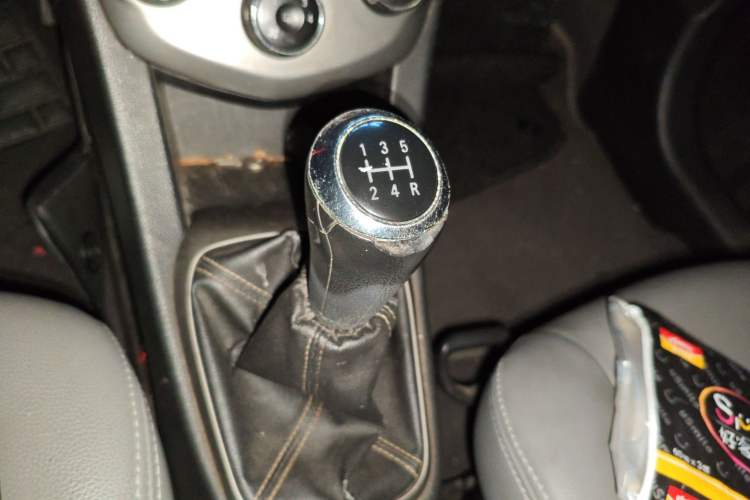 Used Chevrolet Aveo Sonic 2011 Sedan 1.4L MT SL Gear Lever