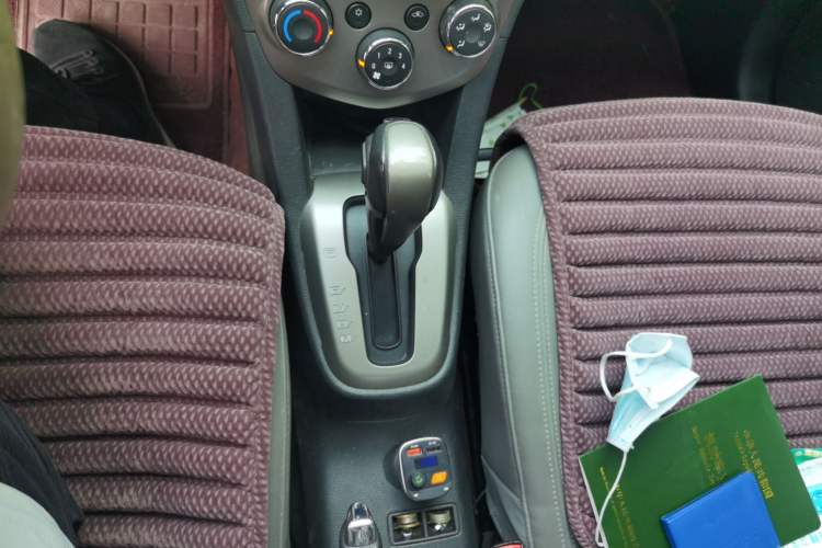 Used Chevrolet Aveo Sonic 2011 Sedan 1.6L Automatic SX Gear Lever
