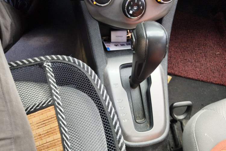 Used Chevrolet Aveo Sonic 2011 Sedan 1.4L Automatic SL Gear Lever