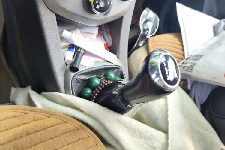 Used Chevrolet Aveo Sonic 2011 Sedan 1.4L MT SL Gear Lever
