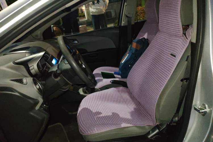 Used Chevrolet Aveo Sonic 2011 Hatchback 1.4L MT SE Left Front Seat