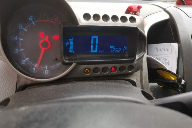 Used Chevrolet Aveo Sonic 2011 Sedan 1.4L MT SL Odometer Close Up