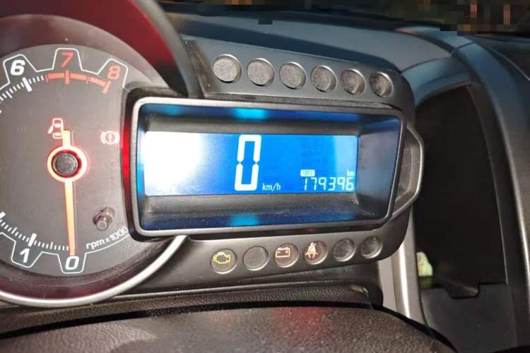 Used Chevrolet Aveo Sonic 2011 Sedan 1.4L MT SL Odometer Close Up