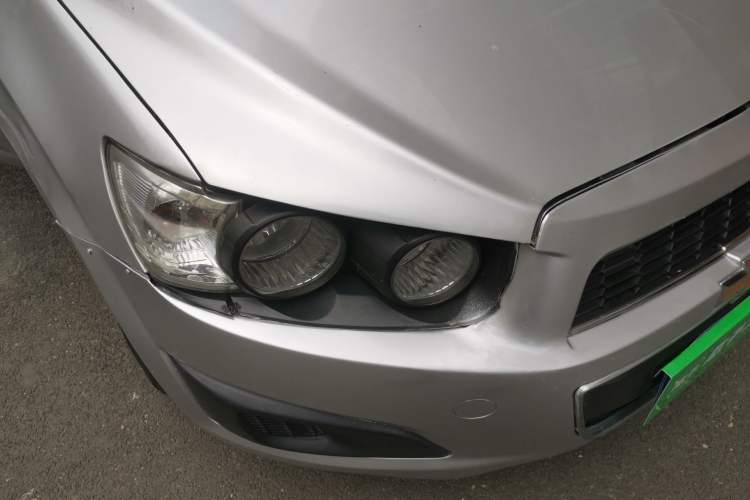 Used Chevrolet Aveo Sonic 2011 Sedan 1.4L MT SL Right Front Headlight