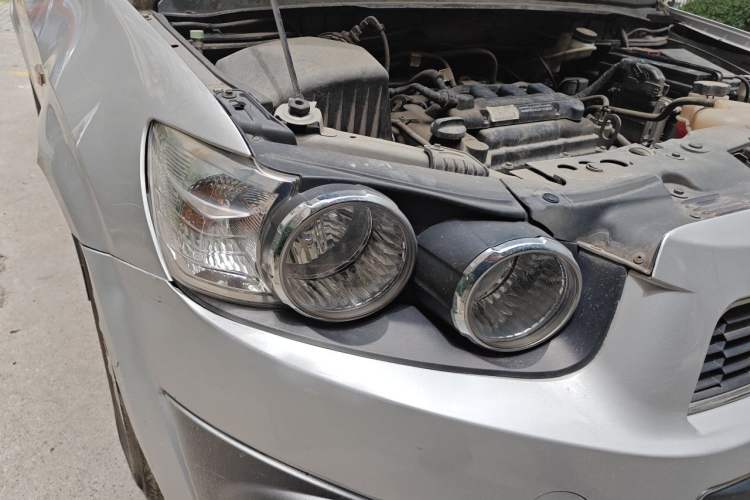 Used Chevrolet Aveo Sonic 2011 Sedan 1.4L Automatic SE Right Front Headlight