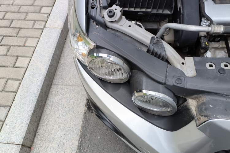 Used Chevrolet Aveo Sonic 2011 Hatchback 1.6L MT SX Right Front Headlight