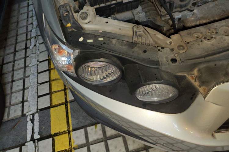 Used Chevrolet Aveo Sonic 2011 Sedan 1.4L MT SL Right Front Headlight