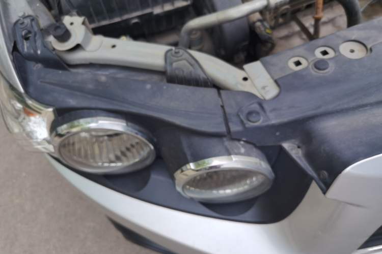 Used Chevrolet Aveo Sonic 2011 Sedan 1.6L Automatic SX Right Front Headlight