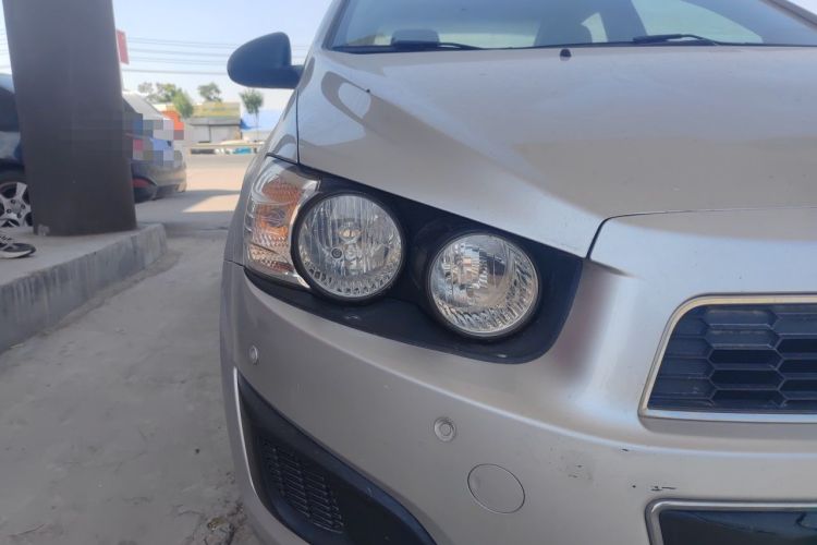 Used Chevrolet Aveo Sonic 2011 Sedan 1.4L MT SL Right Front Headlight