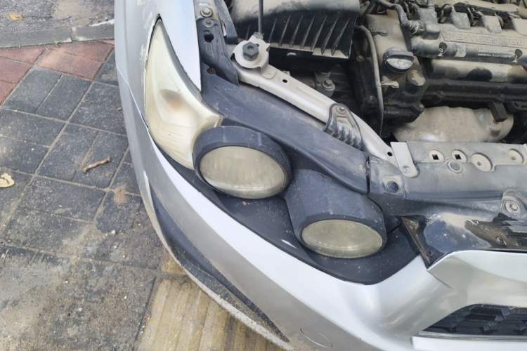 Used Chevrolet Aveo Sonic 2011 Sedan 1.4L Automatic SL Right Front Headlight