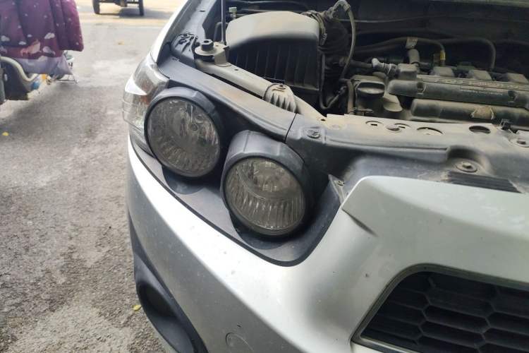 Used Chevrolet Aveo Sonic 2011 Sedan 1.4L MT SL Right Front Headlight
