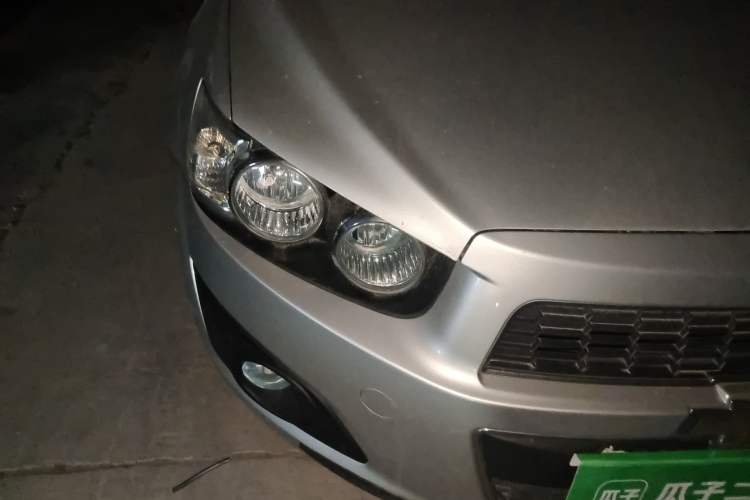 Used Chevrolet Aveo Sonic 2011 Sedan 1.4L Manual Transmission SE Right Front Headlight