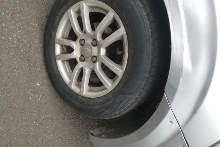 Used Chevrolet Aveo Sonic 2011 Sedan 1.4L MT SL Right Front Wheel Hub