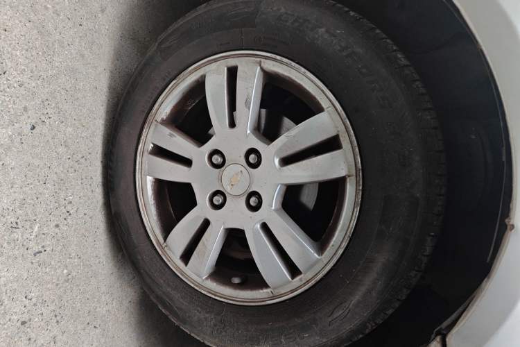 Used Chevrolet Aveo Sonic 2011 Sedan 1.4L Automatic SE Right Front Wheel Hub