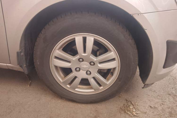 Used Chevrolet Aveo Sonic 2011 Sedan 1.4L Manual Transmission SE Right Front Wheel Hub