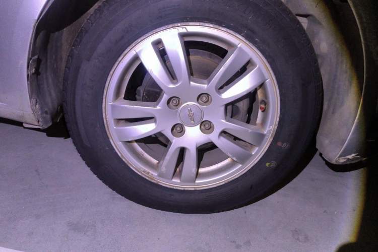 Used Chevrolet Aveo Sonic 2011 Sedan 1.4L Automatic SE Right Front Wheel Hub