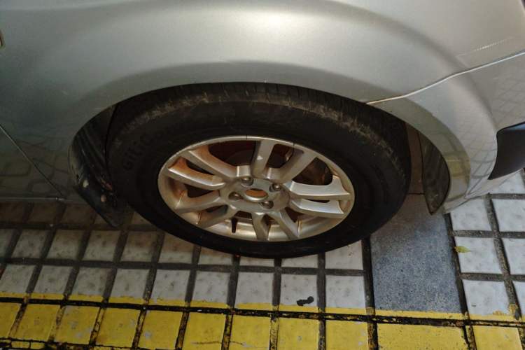 Used Chevrolet Aveo Sonic 2011 Sedan 1.4L MT SL Right Front Wheel Hub
