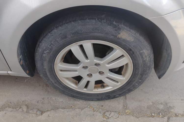 Used Chevrolet Aveo Sonic 2011 Sedan 1.4L MT SL Right Front Wheel Hub