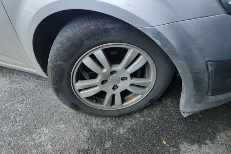 Used Chevrolet Aveo Sonic 2011 Sedan 1.4L MT SL Right Front Wheel Hub