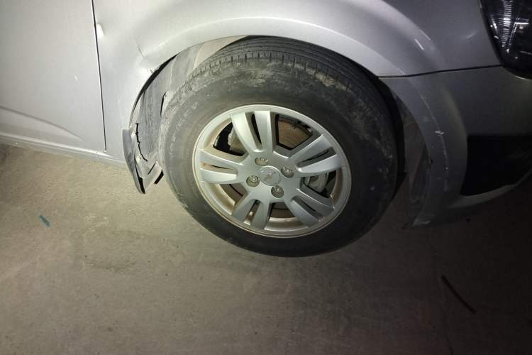 Used Chevrolet Aveo Sonic 2011 Sedan 1.4L Manual Transmission SE Right Front Wheel Hub