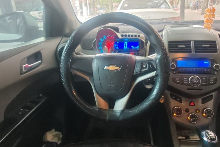 Used Chevrolet Aveo Sonic 2011 Sedan 1.4L Manual Transmission SE Steering Wheel