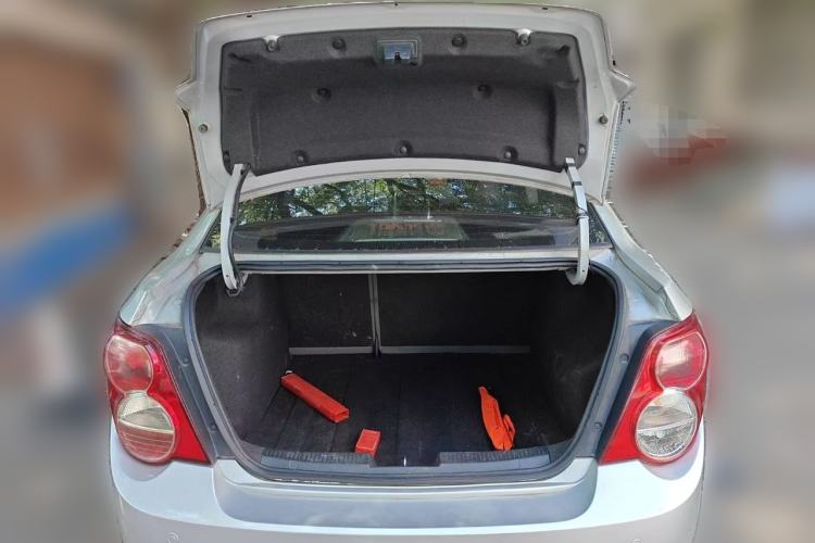 Used Chevrolet Aveo Sonic 2011 Sedan 1.4L MT SL Trunk