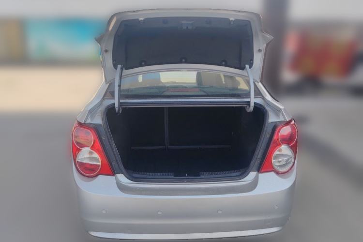 Used Chevrolet Aveo Sonic 2011 Sedan 1.4L MT SL Trunk