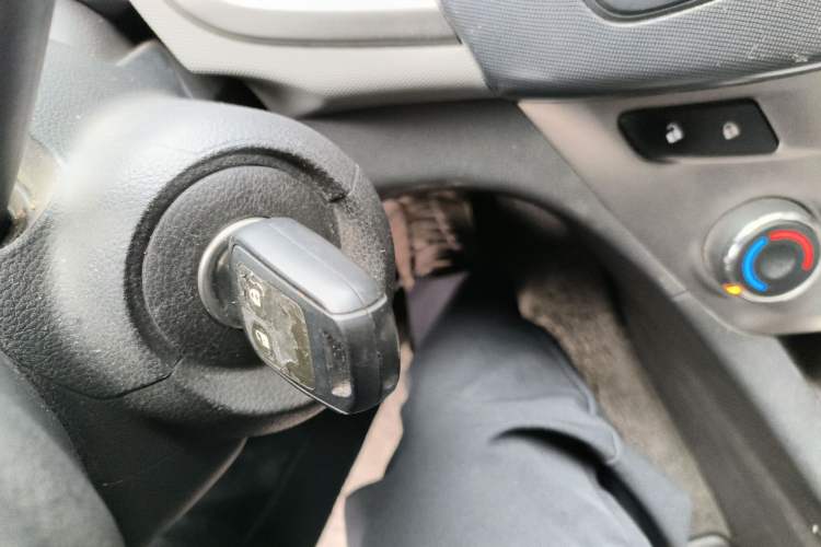 Used Chevrolet Aveo Sonic 2011 Hatchback 1.6L MT SX Vehicle Key