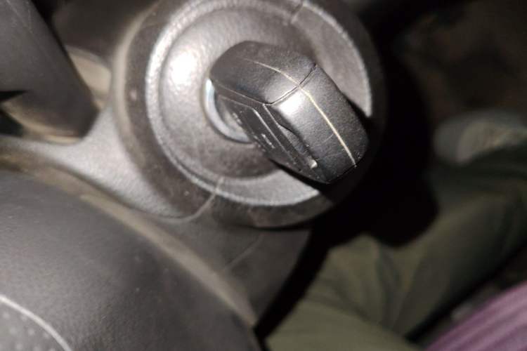 Used Chevrolet Aveo Sonic 2011 Hatchback 1.4L MT SE Vehicle Key