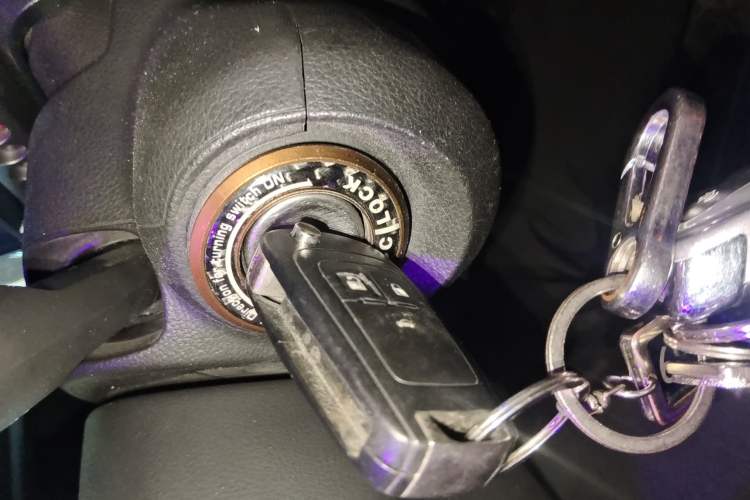 Used Chevrolet Aveo Sonic 2011 Sedan 1.4L Manual Transmission SE Vehicle Key