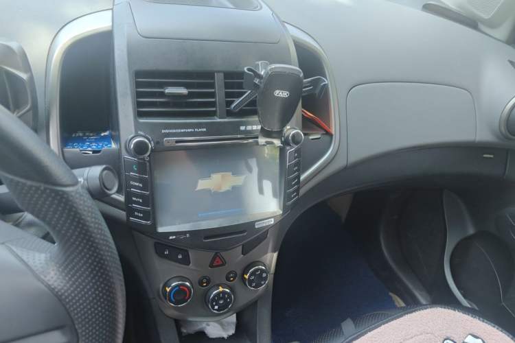 Used Chevrolet Aveo Sonic 2011 Sedan 1.4L MT SL Audio And AC Panel