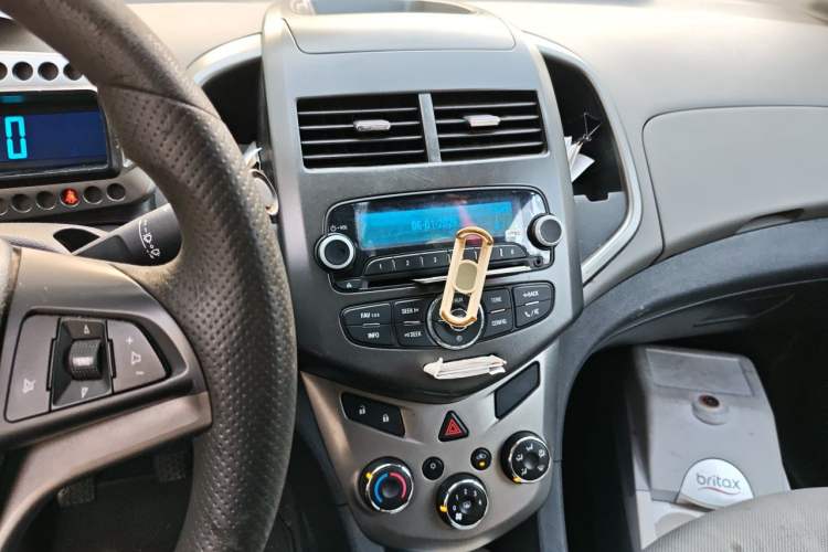 Used Chevrolet Aveo Sonic 2011 Hatchback 1.4L MT SE Audio And AC Panel