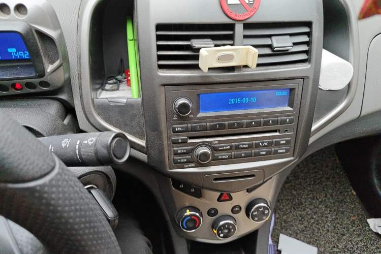Used Chevrolet Aveo Sonic 2011 Sedan 1.4L MT SL Audio And AC Panel