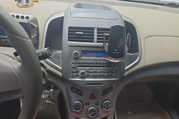 Used Chevrolet Aveo Sonic 2011 Sedan 1.4L MT SL Audio And AC Panel