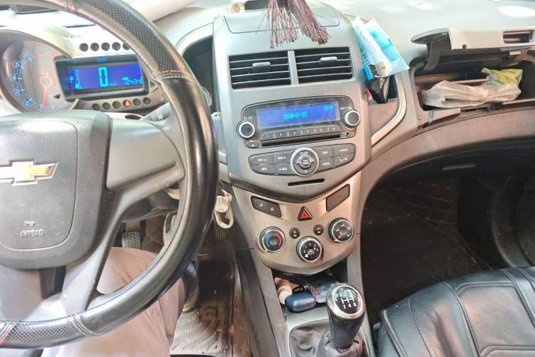 Used Chevrolet Aveo Sonic 2011 Sedan 1.4L MT SL Audio And AC Panel