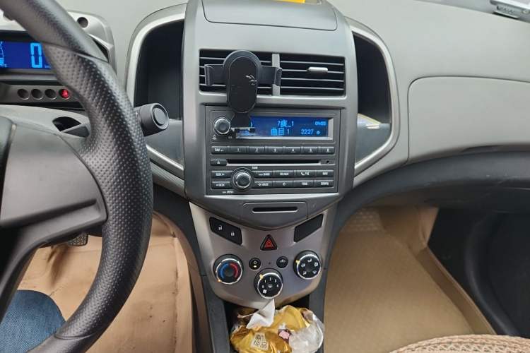 Used Chevrolet Aveo Sonic 2011 Sedan 1.4L MT SL Audio And AC Panel