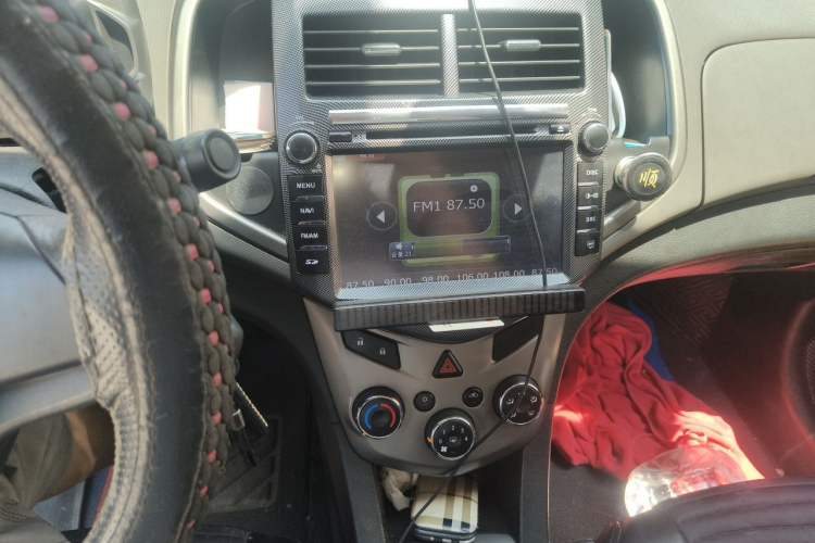 Used Chevrolet Aveo Sonic 2011 Sedan 1.4L MT SL Audio And AC Panel