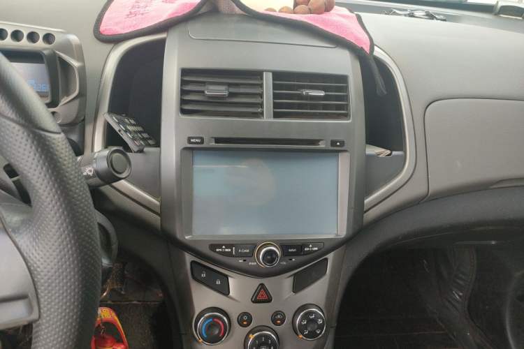 Used Chevrolet Aveo Sonic 2011 Sedan 1.4L MT SL Audio And AC Panel