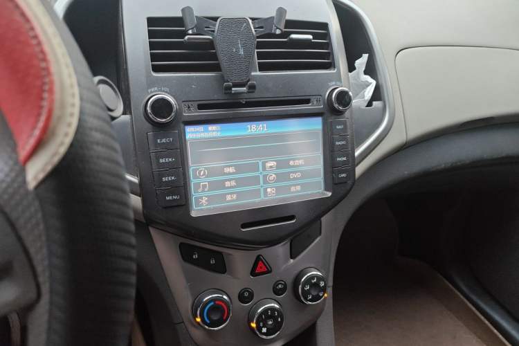 Used Chevrolet Aveo Sonic 2011 Sedan 1.4L MT SL Audio And AC Panel