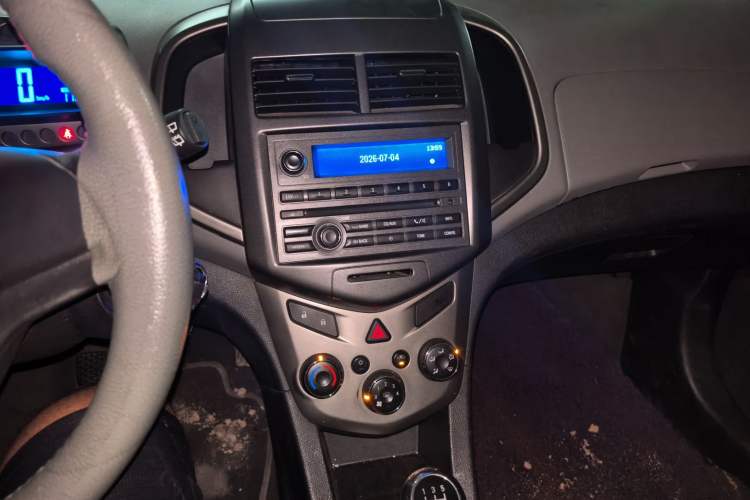 Used Chevrolet Aveo Sonic 2011 Hatchback 1.4L MT SE Audio And AC Panel
