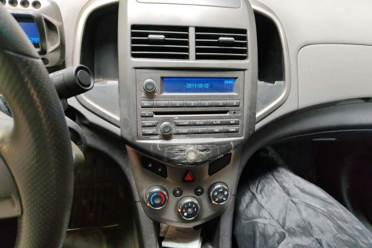 Used Chevrolet Aveo Sonic 2011 Sedan 1.4L MT SL Audio And AC Panel
