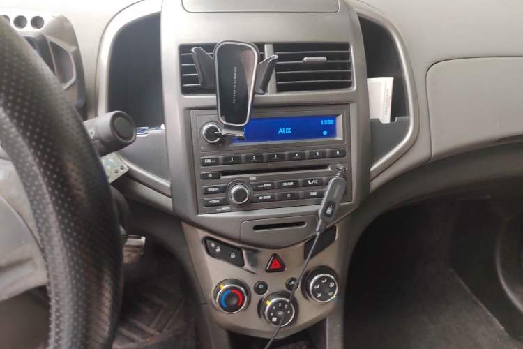 Used Chevrolet Aveo Sonic 2011 Sedan 1.4L MT SL Audio And AC Panel